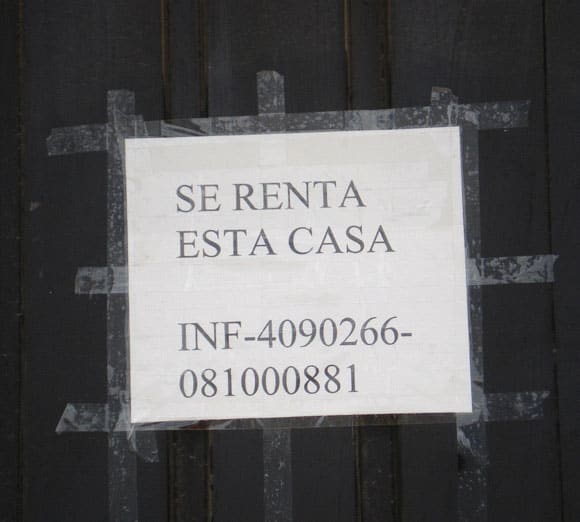 ecuador-house-for-rent-sign