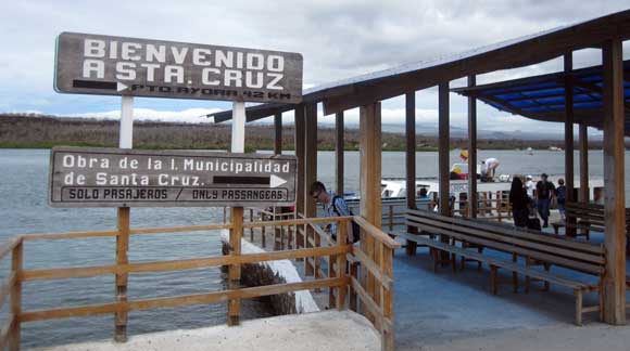 ferry-to-santa-cruz-island-galapagos