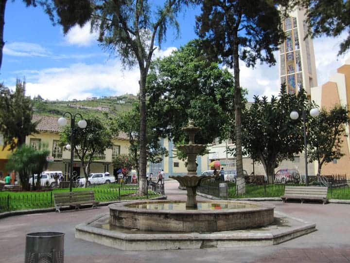 paute-ecuador-main-plaza-parque