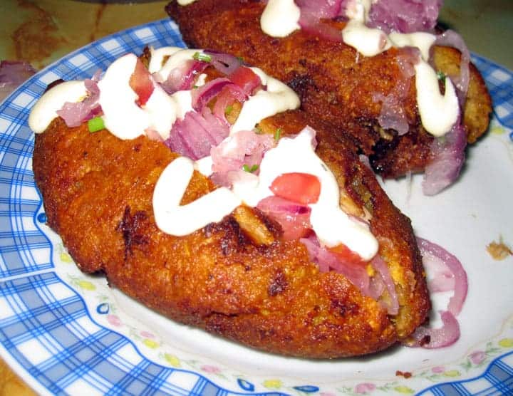 Corviche with onion and mayo