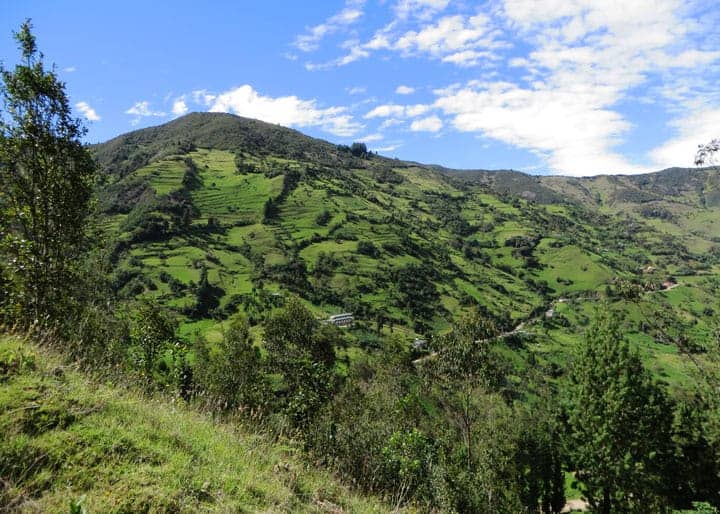 lush-green-mountains-in-the-sierra-Ecuador
