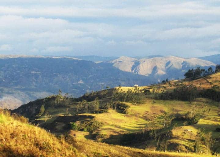 sun-on-mountains-in-the-sierra-Ecuador