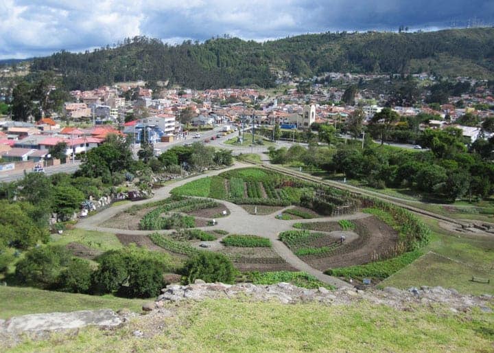 Gardens-at-Banco-Central-Cuenca