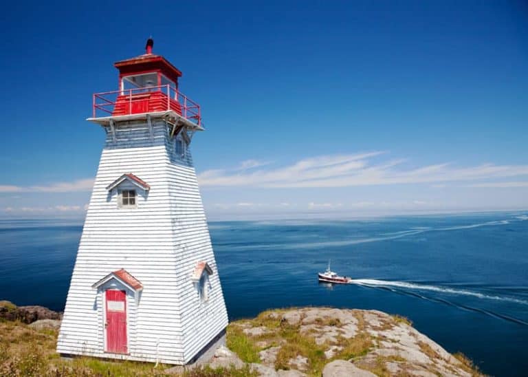 41 Nova Scotia Lighthouses to Visit This Summer