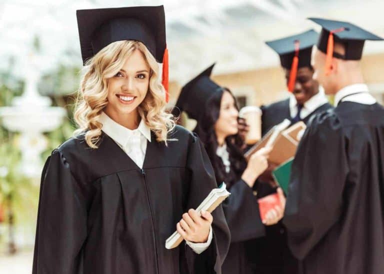 What to Write in a Graduation Card (78 Messages, Wishes, Quotes, and Congratulations)