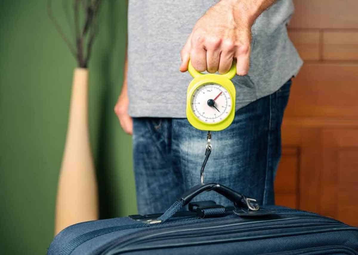 how to weigh luggage without a scale