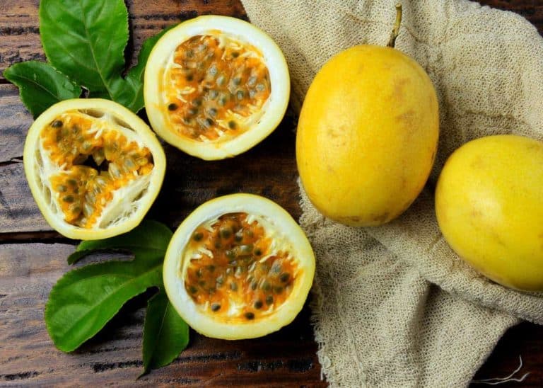 Maracuya: Passion Fruit Guide (Taste, 7 Benefits, How to Eat it)