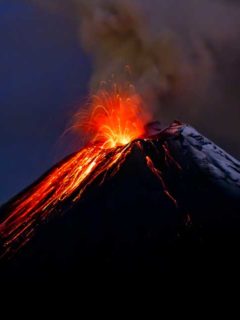 volcanoes in ecuador